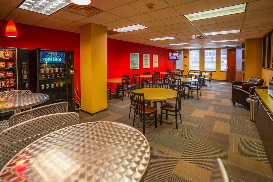 More Photos Of 26711 Northwestern Hwy, Southfield Office For Lease