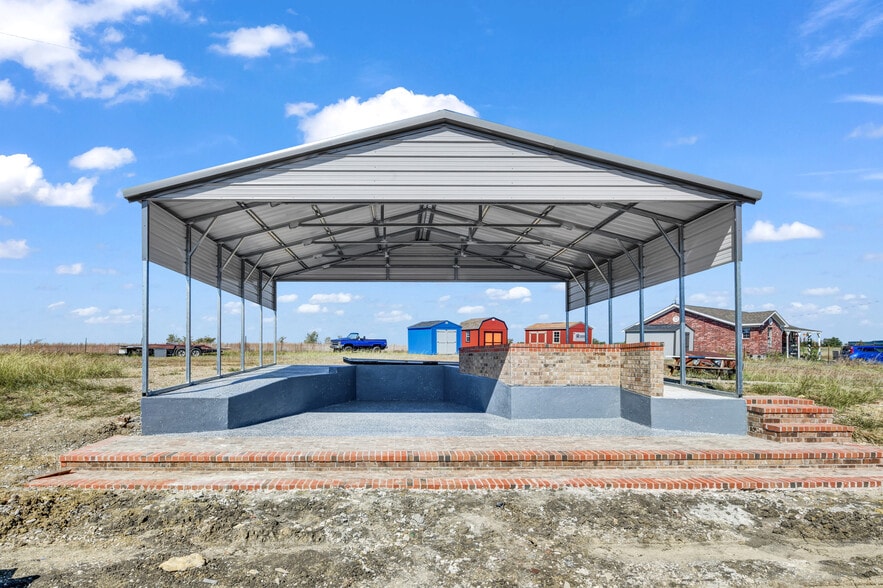 More Photos Of 5989 N FM 51, Weatherford Showroom For Sale