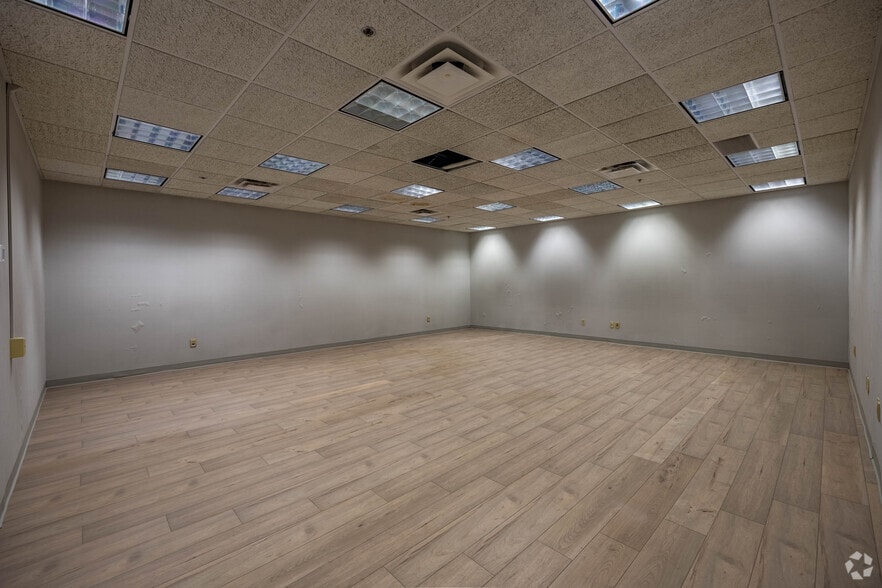 More Photos Of 2181 Grand Ave, Cincinnati Manufacturing For Lease