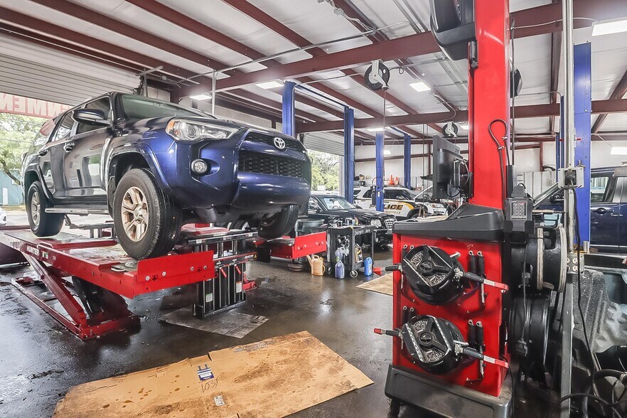 More Photos Of 4283 Popps Ferry Rd, Diberville Auto Repair For Sale