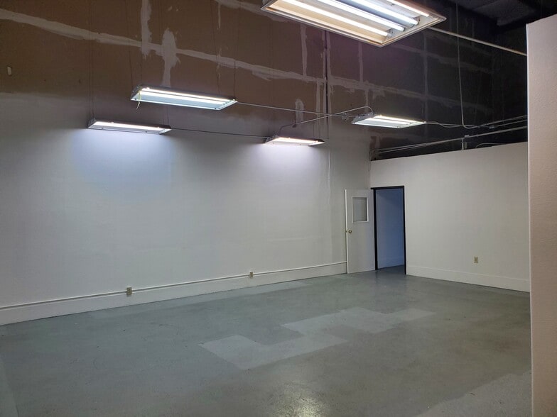 More Photos Of 131-137 Coney Island Dr, Sparks Warehouse For Lease