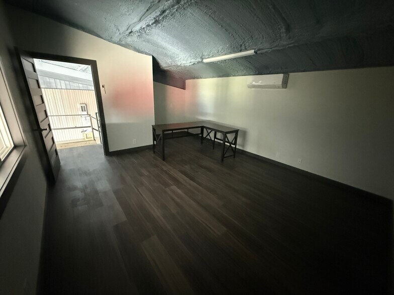 More Photos Of 4235 FM 78, McQueeney Flex For Lease