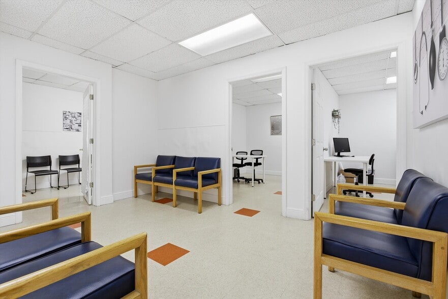 More Photos Of 8527 Pines Blvd, Pembroke Pines Office For Sale