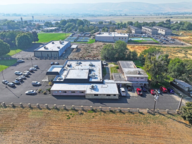 More Photos Of 1608 S 24th Ave, Yakima Movie Radio TVStudio For Sale