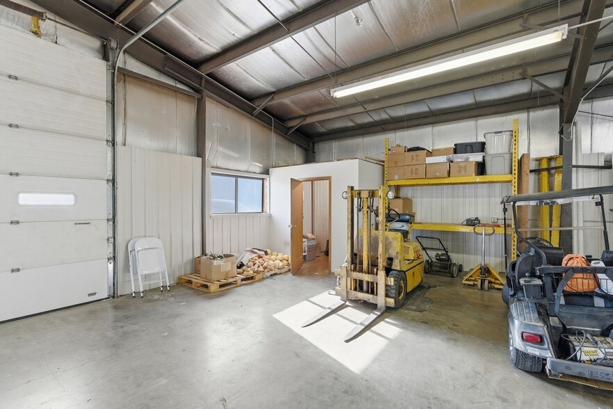 More Photos Of 1703 Laurel St, Tyndall Manufacturing For Sale