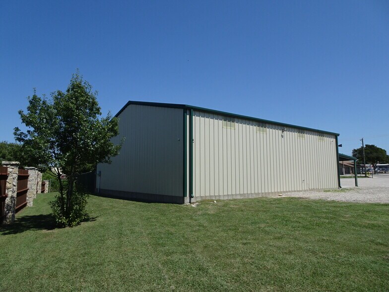 More Photos Of 10200 E Bankhead Hwy, Aledo Warehouse For Lease
