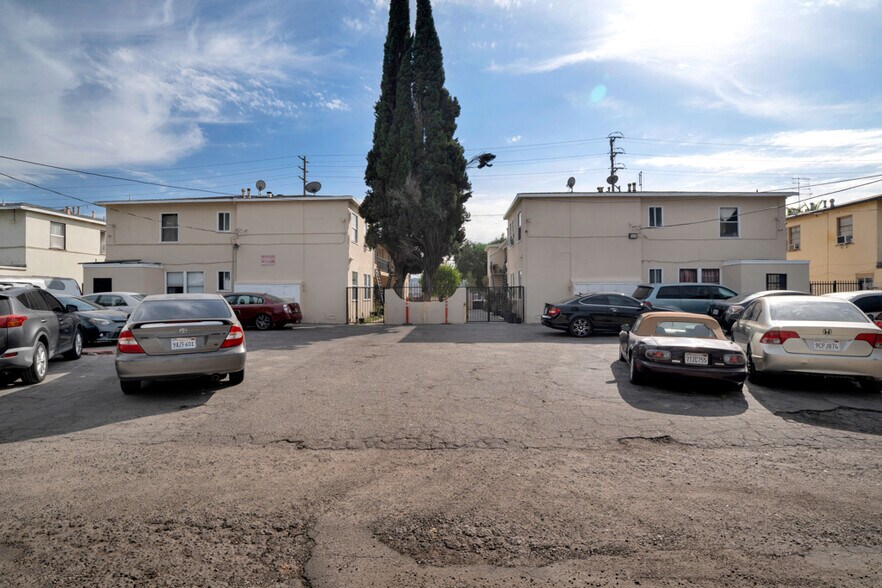 More Photos Of 17007-17013 Vanowen St, Van Nuys Apartments For Sale