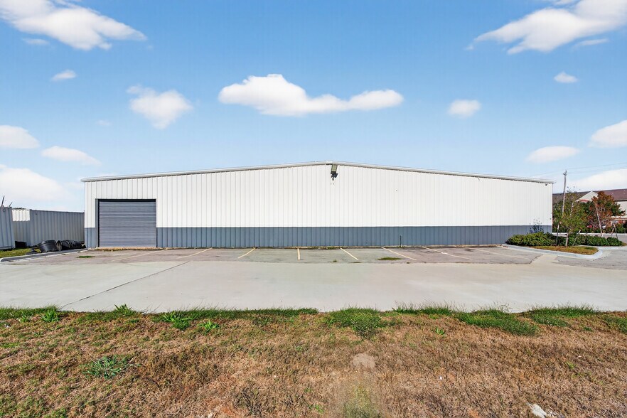 More Photos Of 2606 Cherry Brook Ln, Pasadena Warehouse For Sale