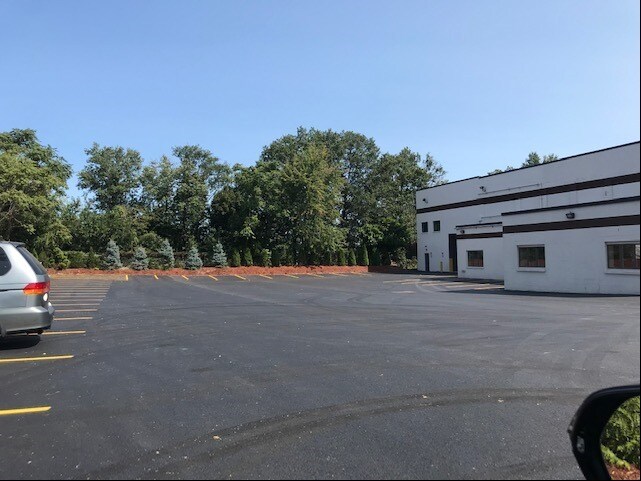 More Photos Of 356-362 Getty Ave, Clifton Warehouse For Lease