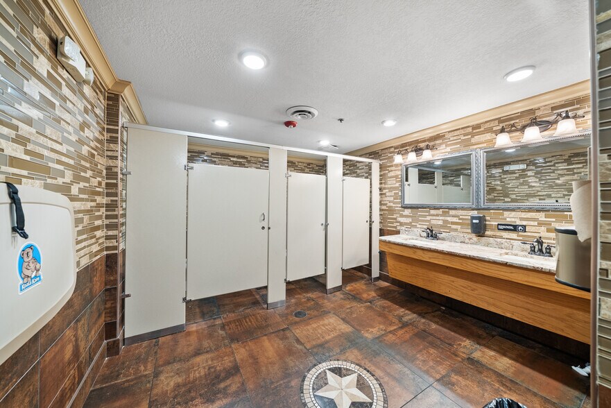 More Photos Of 1420 Interstate Dr, Cookeville Restaurant For Sale