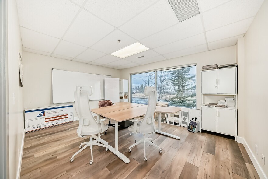 More Photos Of 1803 60th St SE, Calgary Mixed Retail For Sale