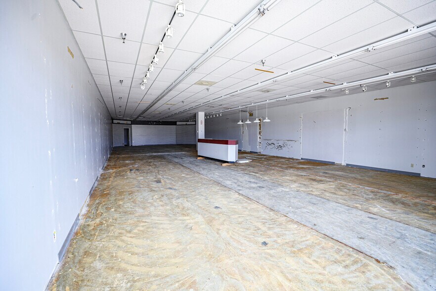 More Photos Of 385 Outlet Ave, Eddyville Unknown For Lease