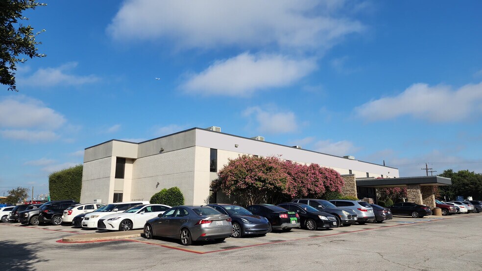 More Photos Of 560 W Main St, Lewisville Office For Sale