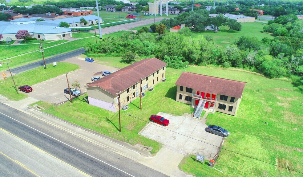 More Photos Of 303-511 E Reagan Rd, Beeville Multifamily For Sale
