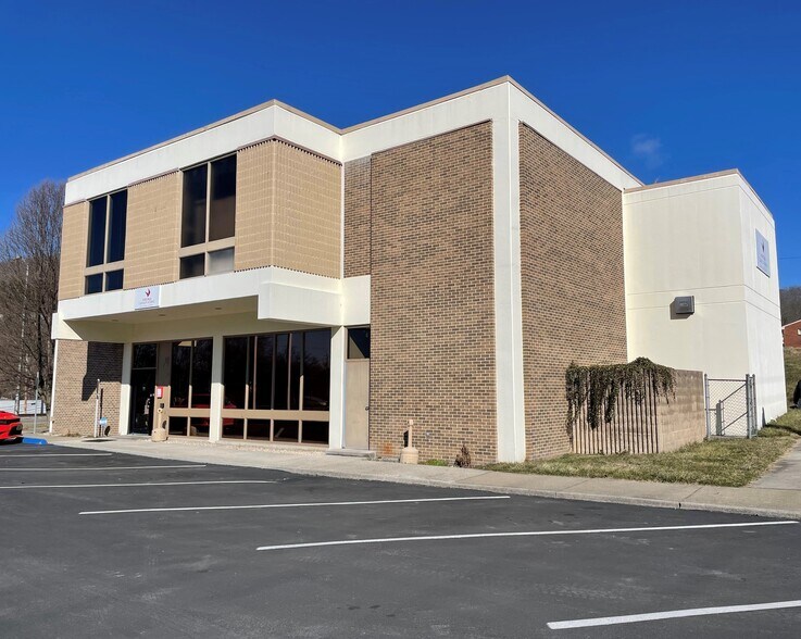 Primary Photo Of 501 Railroad Ave, Richlands Bank For Sale