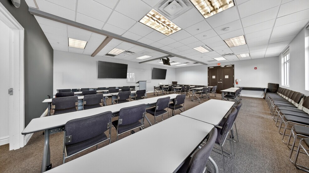 More Photos Of 10900 NW 25th St, Doral Office For Lease