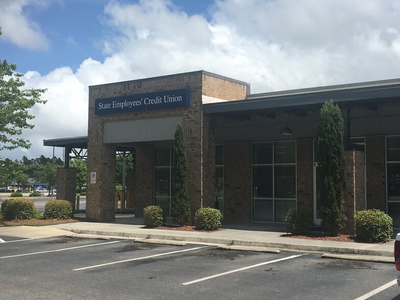 More Photos Of 1109 New Pointe Blvd, Leland Freestanding For Lease