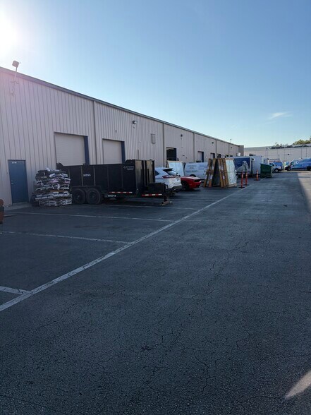 More Photos Of 12165 Metro Pky, Fort Myers Light Manufacturing For Sale
