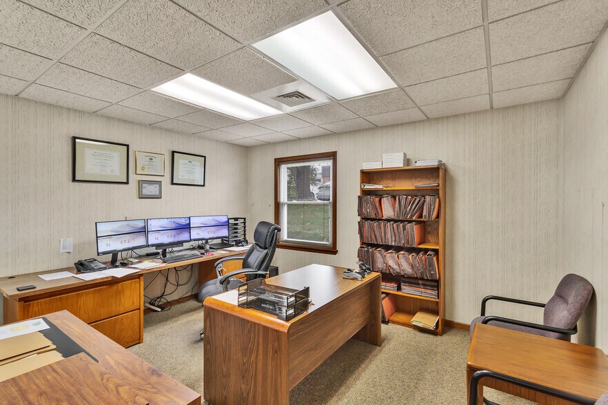 More Photos Of 50 Seco Rd, Monroeville Office For Sale