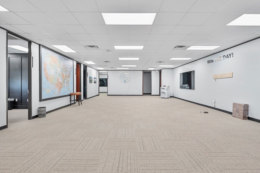 More Photos Of 6754-6758 Northwinds Dr, Houston Warehouse For Lease