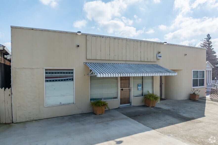 More Photos Of 11715 Riverside Ave, Courtland General Retail For Sale