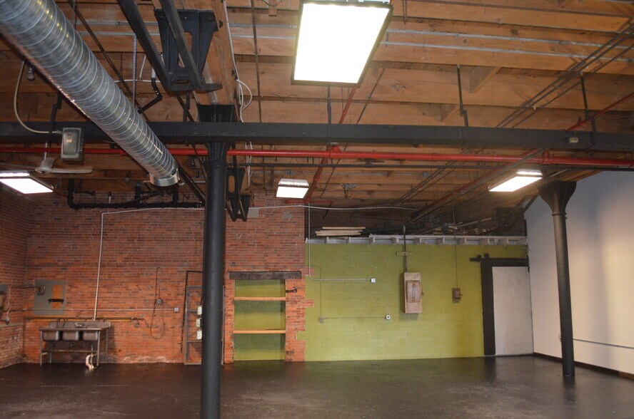 More Photos Of 3143 W 33rd St, Cleveland Loft Creative Space For Lease