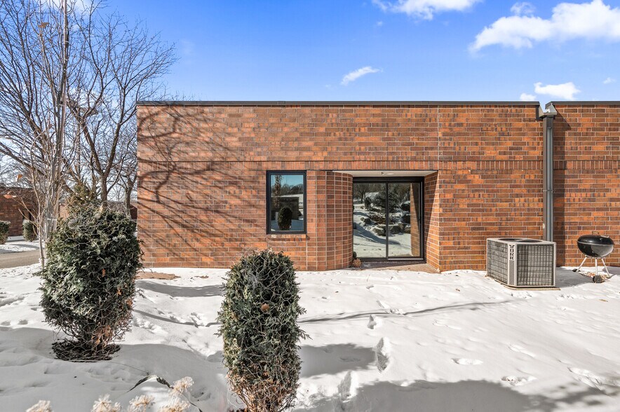 More Photos Of 4920-4934 Lincoln Dr, Edina Office For Sale
