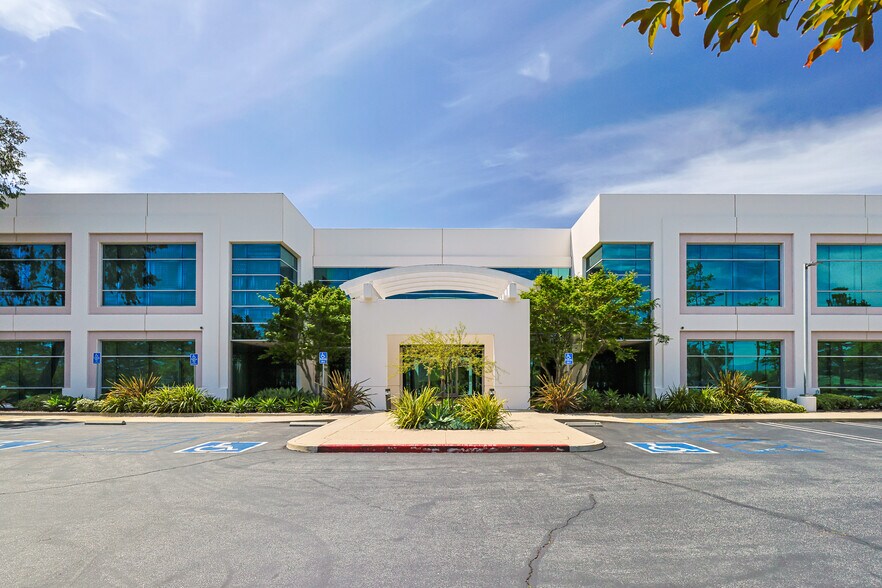 More Photos Of 2380 Conejo Spectrum St, Thousand Oaks Office For Sale