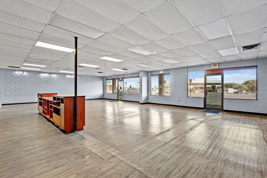 More Photos Of 9109 Dyer St, El Paso Storefront For Lease