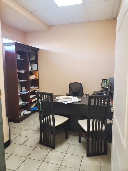 More Photos Of 5635 Cahuenga Blvd, North Hollywood Storefront Retail Office For Sale