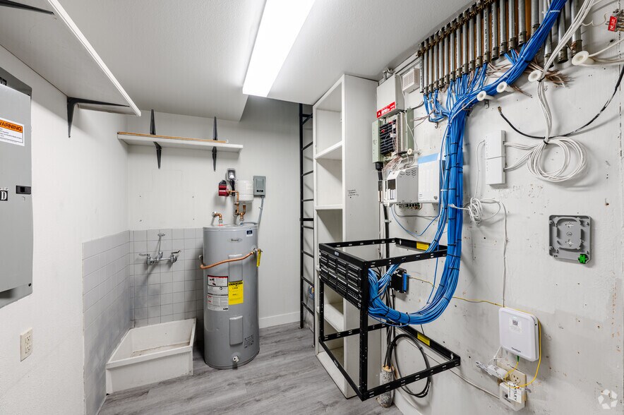 More Photos Of 530 S 6th St, Las Vegas Office For Lease