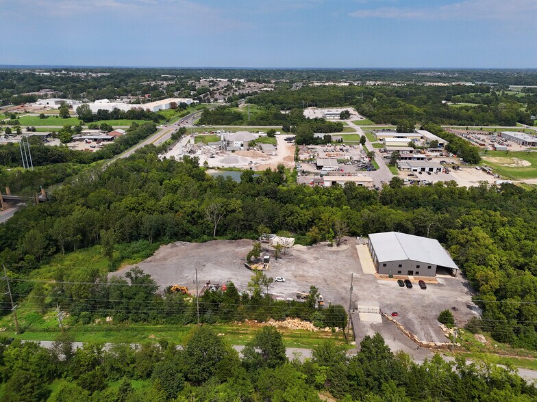 More Photos Of 955 SE AA Hwy, Blue Springs Industrial For Lease