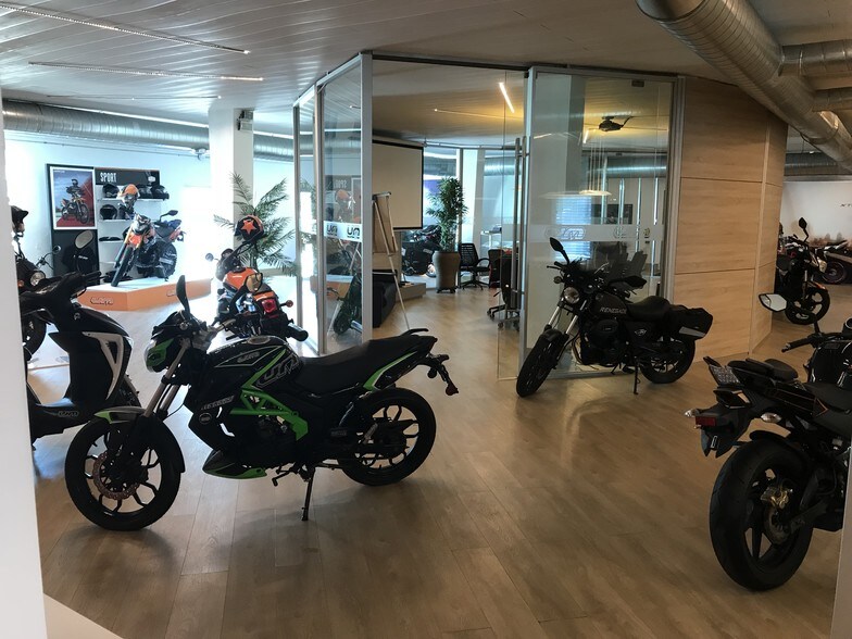 More Photos Of 601 S 21st Ave, Hollywood Showroom For Lease