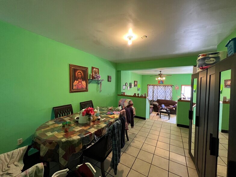 More Photos Of 1908 S 7th St, Philadelphia Apartments For Sale