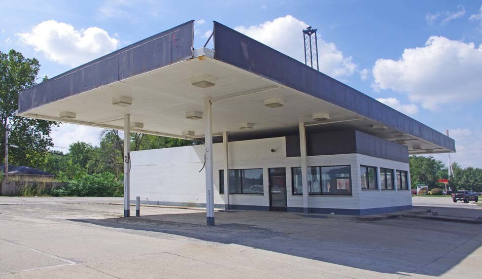 More Photos Of 1102 W Main St, West Frankfort Convenience Store For Sale