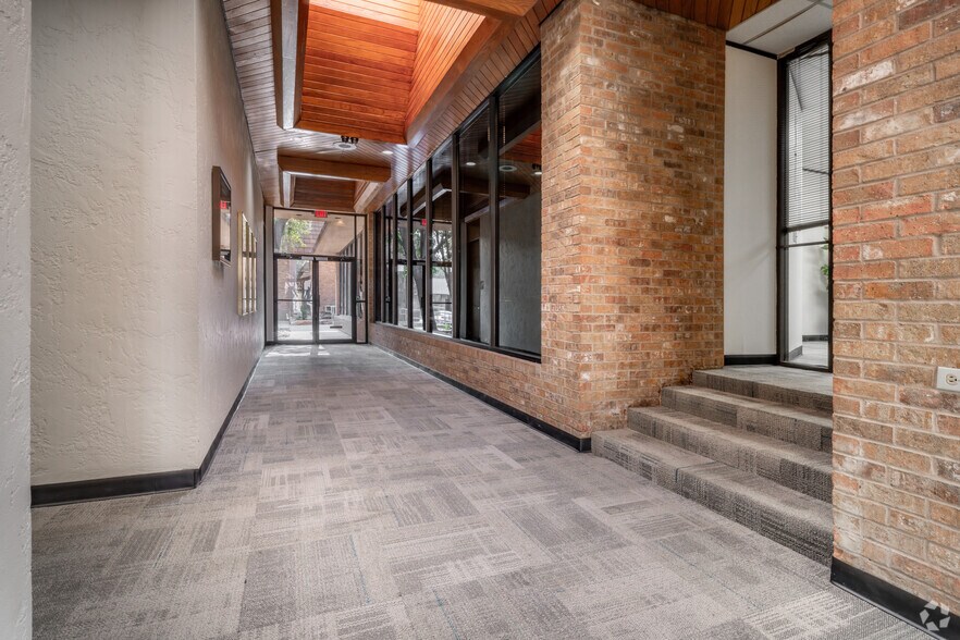 More Photos Of 4203-4211 Gardendale St, San Antonio Office For Lease