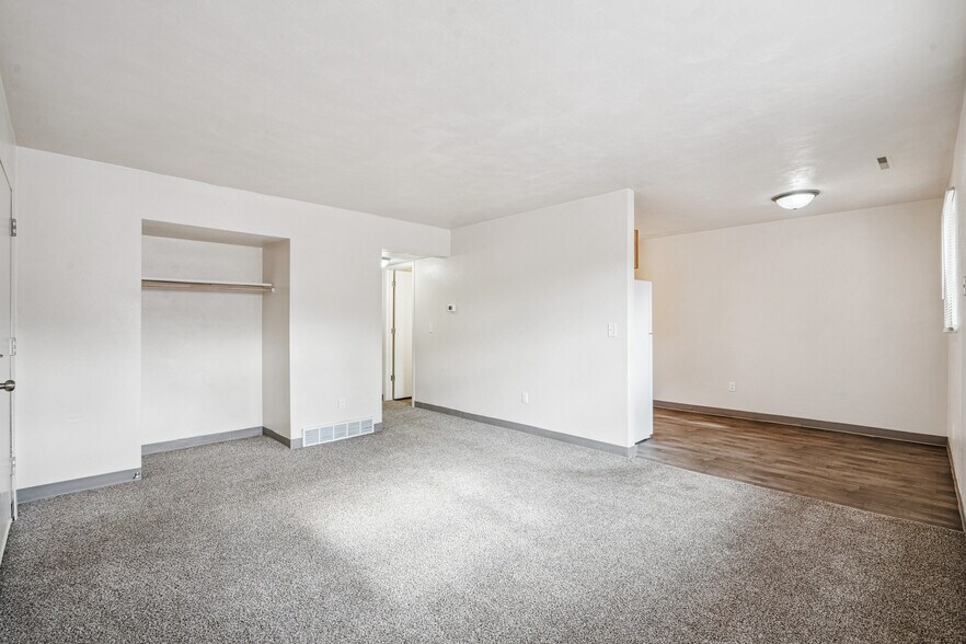 More Photos Of 322 W 65th St, Davenport Apartments For Sale