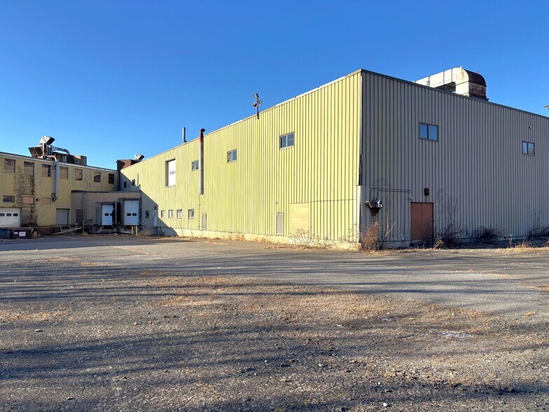More Photos Of 574 E Main St, Waterbury Manufacturing For Sale