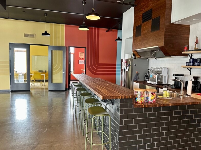 More Photos Of 959 SE Division St, Portland Loft Creative Space For Lease