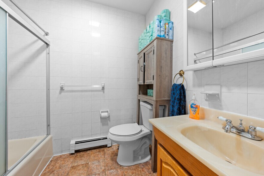 More Photos Of 253-09 Northern Blvd, Flushing Storefront Retail Residential For Sale