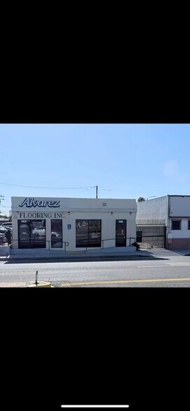More Photos Of 5268-5276 Atlantic Blvd, Maywood Showroom For Sale