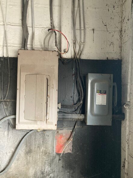 More Photos Of 2288 William St, Cheektowaga Service For Sale