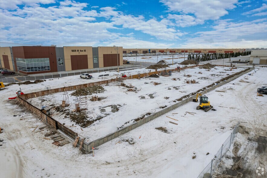 More Photos Of 5495 61 Ave SE, Calgary Service For Sale