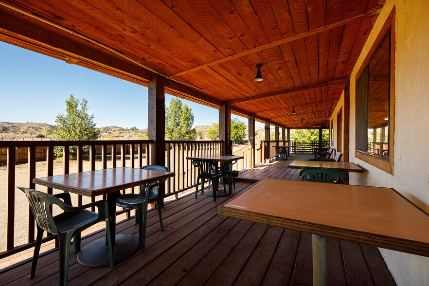 More Photos Of 2040 Long Rd Cyn, Kanab Freestanding For Sale
