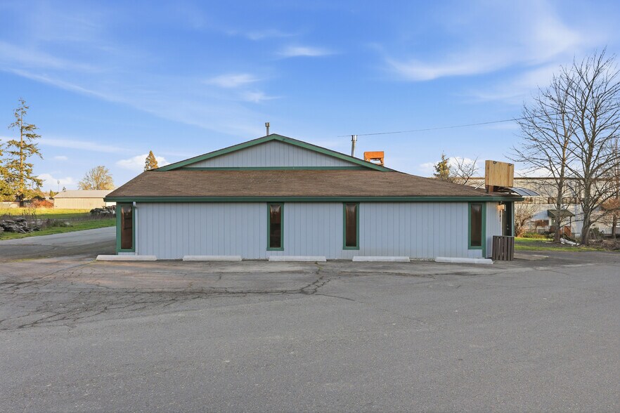 More Photos Of 941 SW Alder St, Dundee Warehouse For Lease