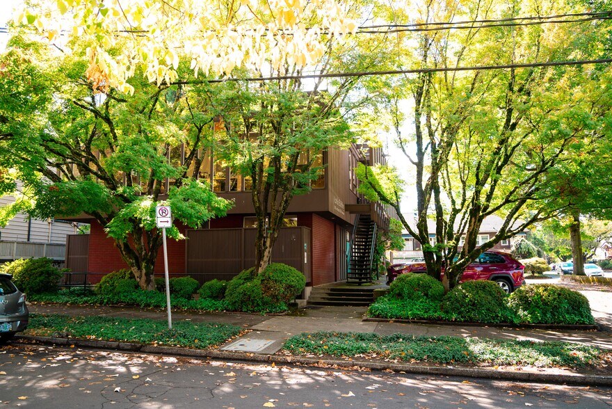 More Photos Of 200 NE 20th Ave, Portland Office For Sale