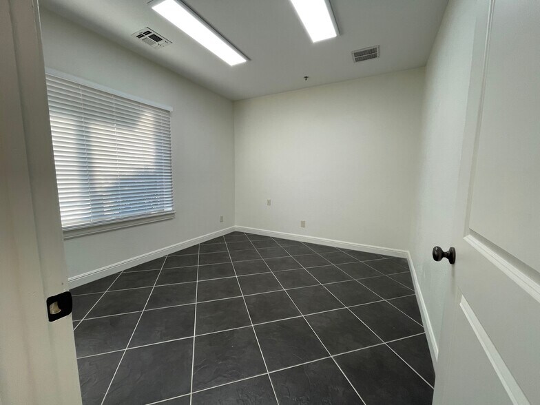 More Photos Of 3111 Unicorn Lake Blvd, Denton Storefront Retail Office For Lease