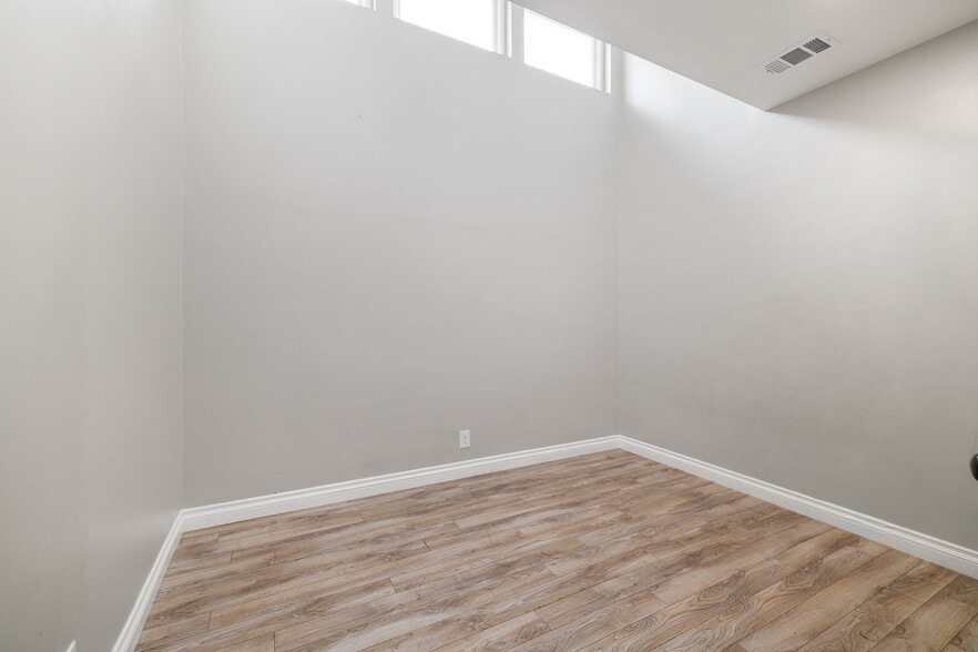 More Photos Of 5709 E Beverly Blvd, Los Angeles Office Residential For Sale