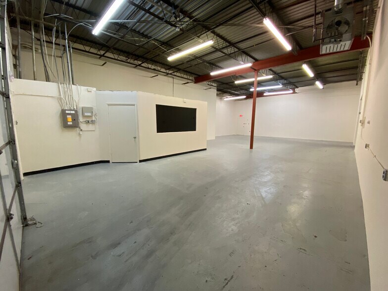 More Photos Of 7207 Lockport Pl, Lorton Warehouse For Lease