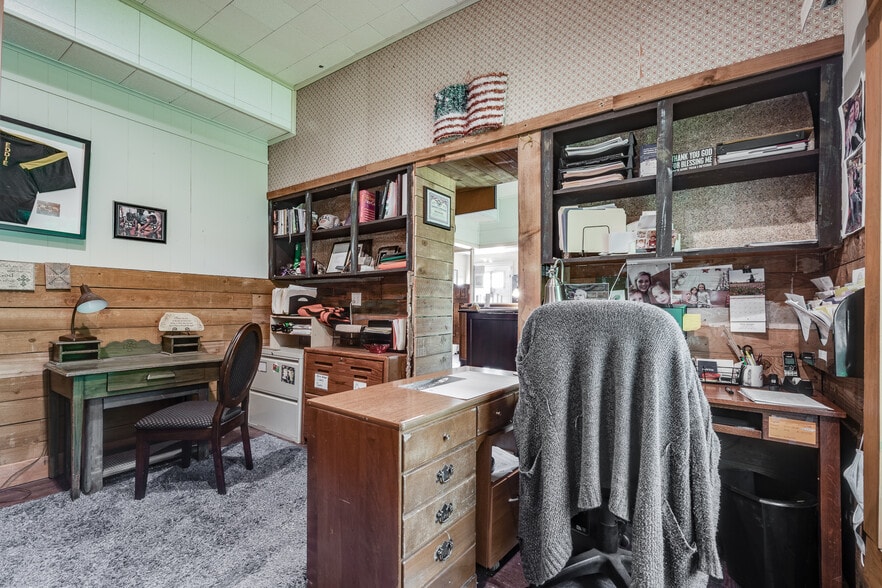 More Photos Of 210 W Houston St, Cleveland Office For Lease
